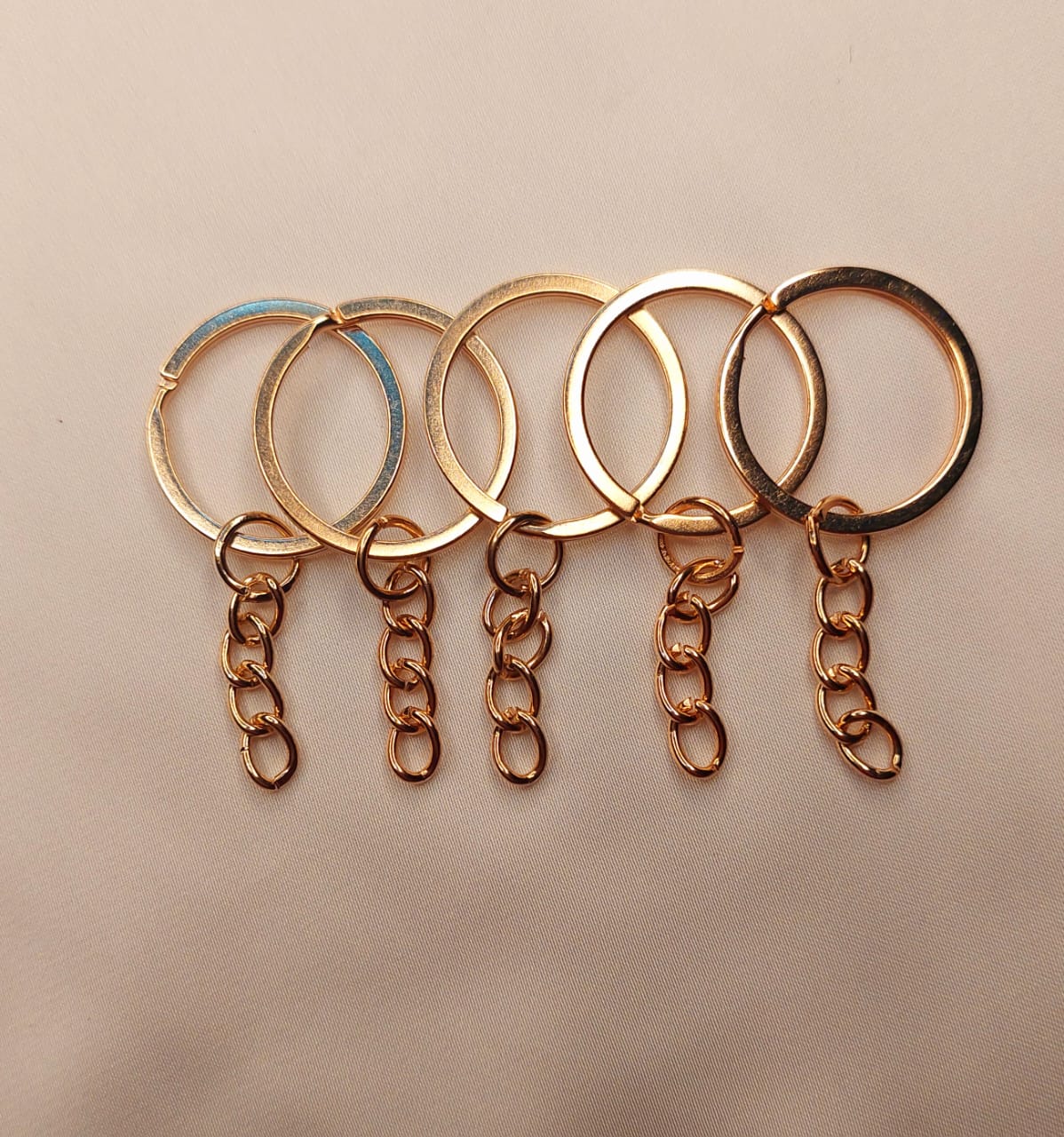 High-Quality Imported Round keychains in golden/silver