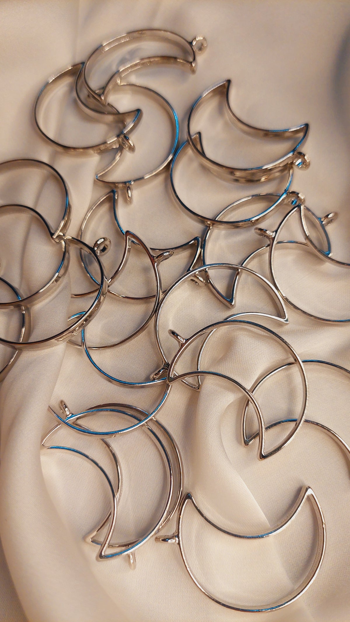 1 pc Basic Hollow Metal Frame Bezels-Half Moon Shaped