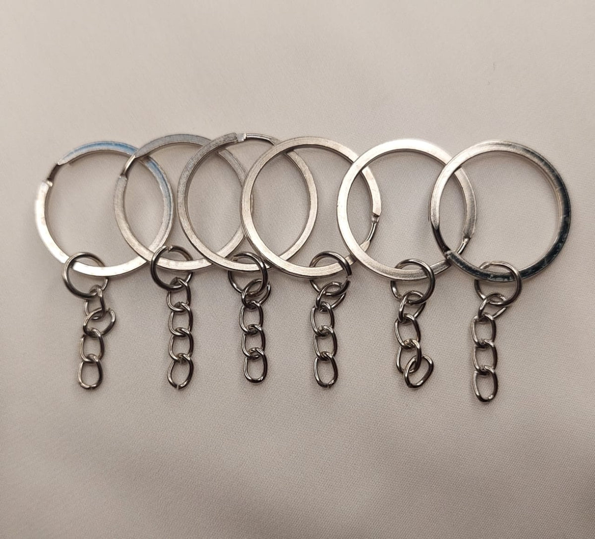 High-Quality Imported Round keychains in golden/silver