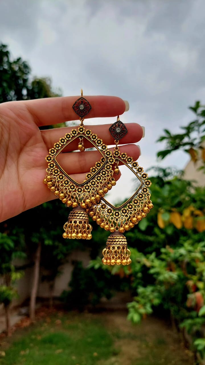 Square Jhumkaas with Cap Hanging
