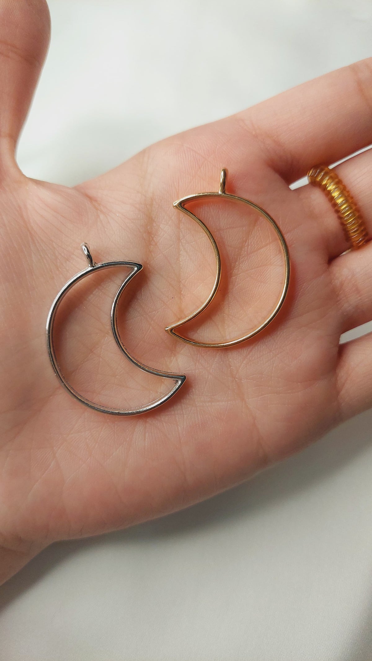 1 pc Basic Hollow Metal Frame Bezels-Half Moon Shaped