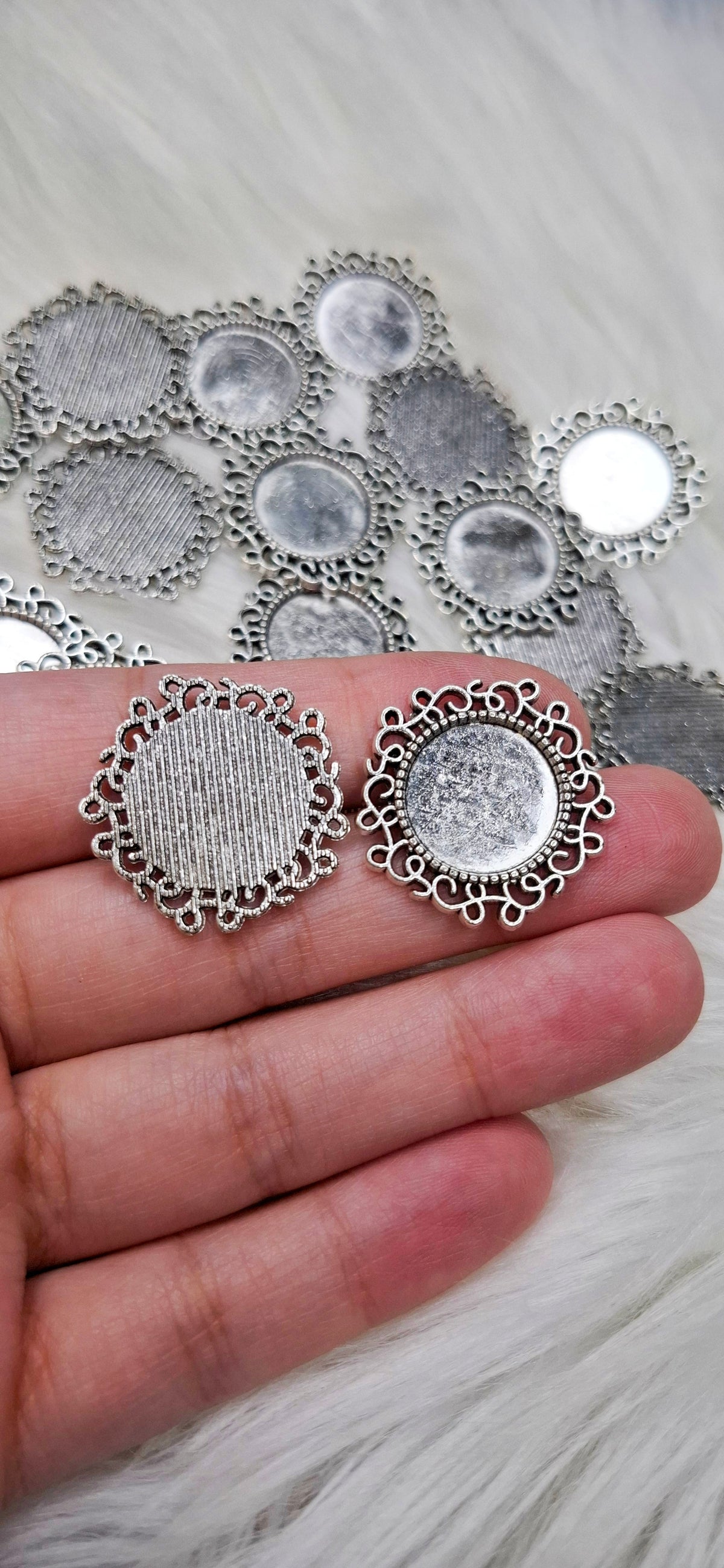 High-Quantity, imported floral Round cabochon base / bezel for diy pendants , bracelet, earrings Gold/ silver