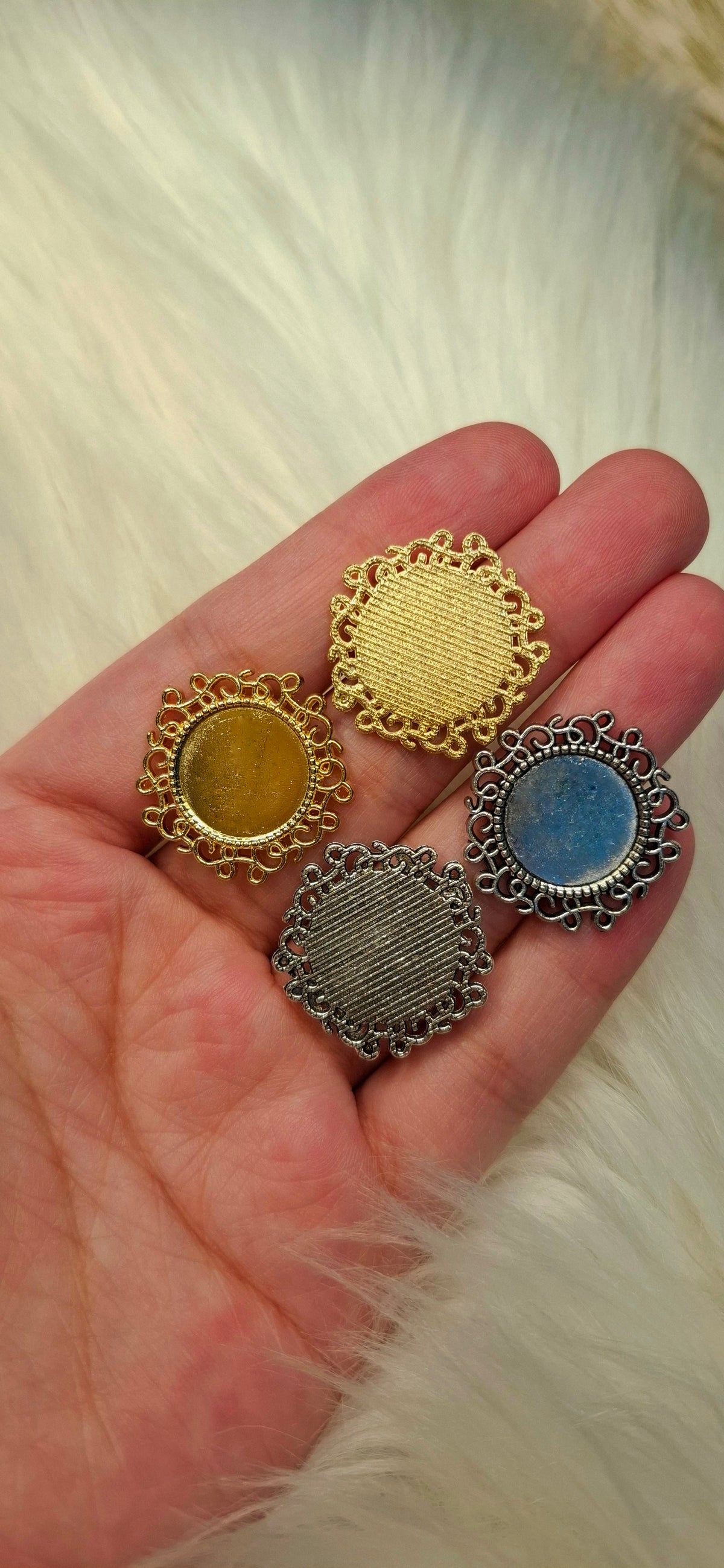 High-Quantity, imported floral Round cabochon base / bezel for diy pendants , bracelet, earrings Gold/ silver
